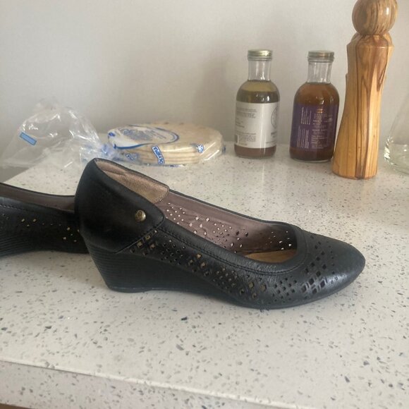 Hush Puppies Black Wedges - Picture 3 of 7